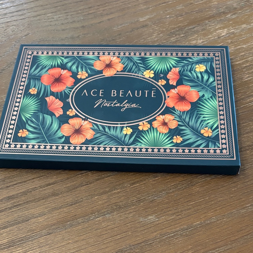 Ace Beaute Nostalgia Eyeshadow Palette - Vibrant Floral Design